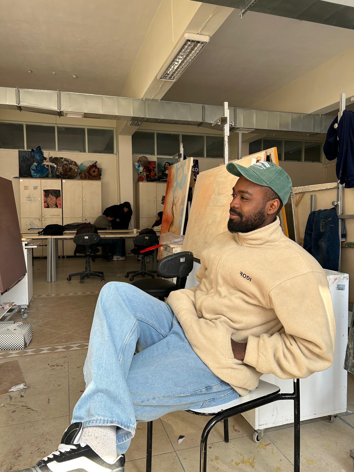 Delanei Pinto in his studio