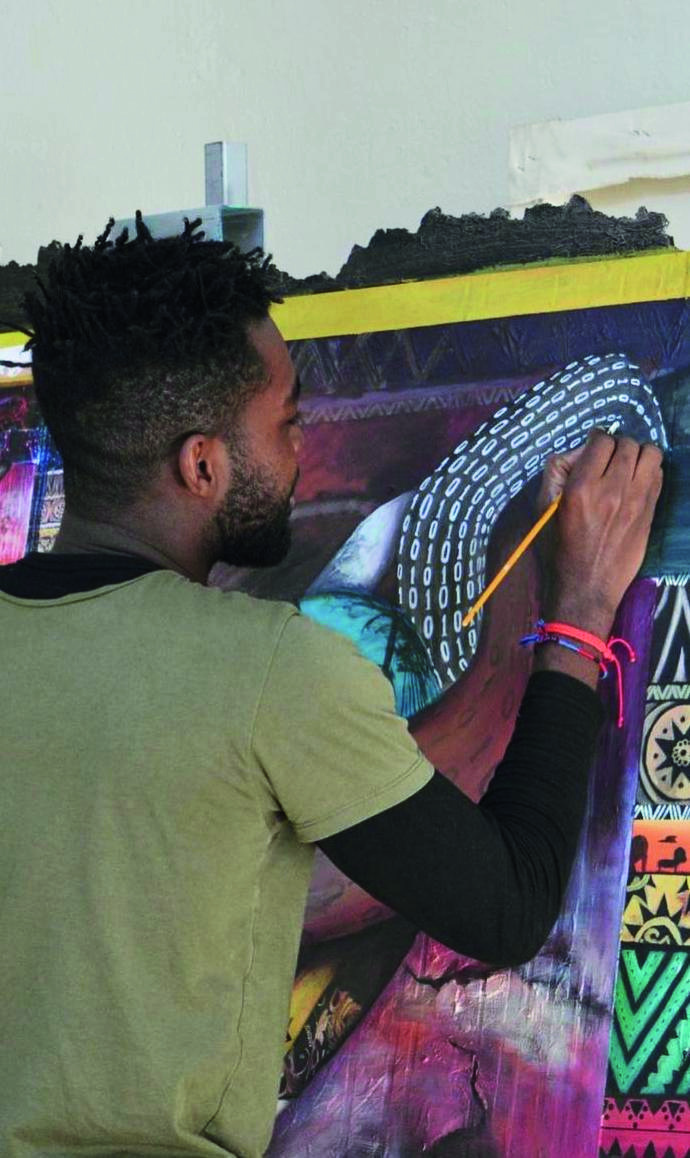 Delanei Pinto working on an artwork